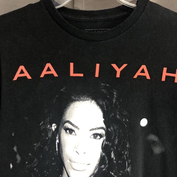 Aaliyah Black T-shirt Men's Size Small Memorial Queen - Picture 6 of 7